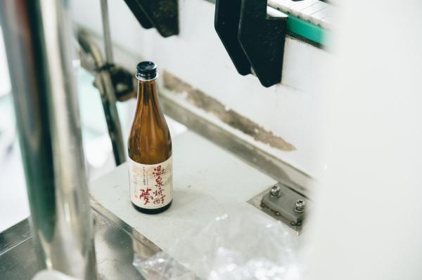温泉水を使った焼酎「温泉焼酎夢」の写真