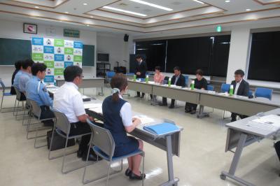 警察署長のあいさつの様子