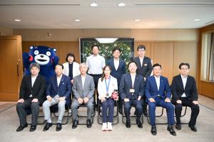 菊池小巻選手が知事を表敬
