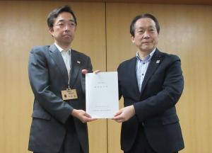 写真（右）　（一社）熊本県工業連合会　代表理事会長　田中　稔彦　氏　