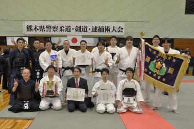 柔道、剣道、逮捕術で入賞した選手たち