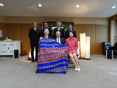 木村知事、平岡御夫妻による記念写真