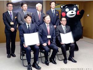 「熊本県建築物木材利用促進協定締結式」出席者集合写真