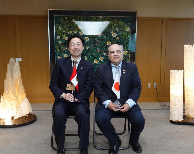 木村知事、在名古屋ペルー共和国総領事による記念写真